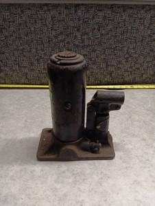lot 111 image: Hydraulic Jack Single Acting Cylinder 10 Ton