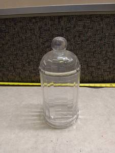 lot 115 image: Clear Plastic Lidded Canister Jar with Dome Lid and Ball Knob L63A8180