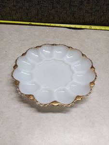 lot 83 image: Oyster Plate with Gold Trim 10.5 inch
