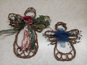 lot 85 image: Decorative Grapevine Wreaths with Flowers and Ribbons Lot of 2