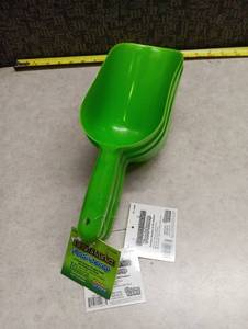 lot 88 image: Farmers Market Food Scoop 2.5 Cups Small Item #12067 lot of 3