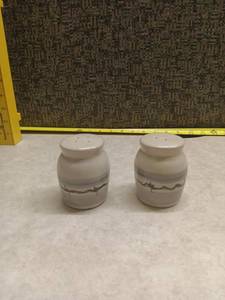 lot 238 image: Ceramic Salt and Pepper Shakers Pair w Decorative Band