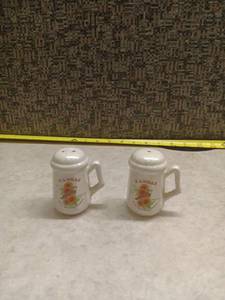lot 240 image: Kansas Sunflower Meadow Lark Salt and Pepper Shakers