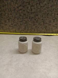 lot 243 image: Salt and Pepper Shaker Set with Metal Tops
