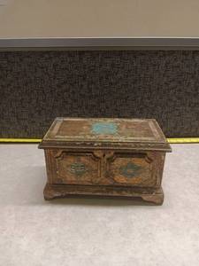 lot 258 image: Vintage Decorative Wood Jewelry Box w Gilt & Turquoise