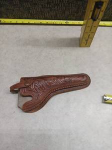 lot 276 image: Tooled Leather Gun Holster