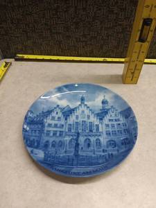 lot 277 image: Porcelain Decorative Plate Frankfurt am Main Cityscape