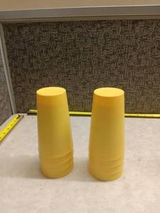 lot 278 image: Yellow Plastic Cups Set of 8