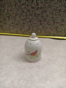 lot 284 image: Porcelain Thimble with Cardinal & Floral Design