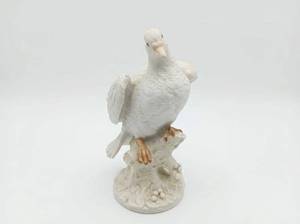 lot 286 image: Porcelain Bird Figurine White w Hand-Painted Feet