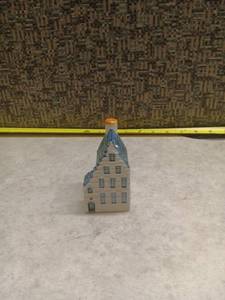lot 299 image: Blue Delft KLM House Miniature 44
