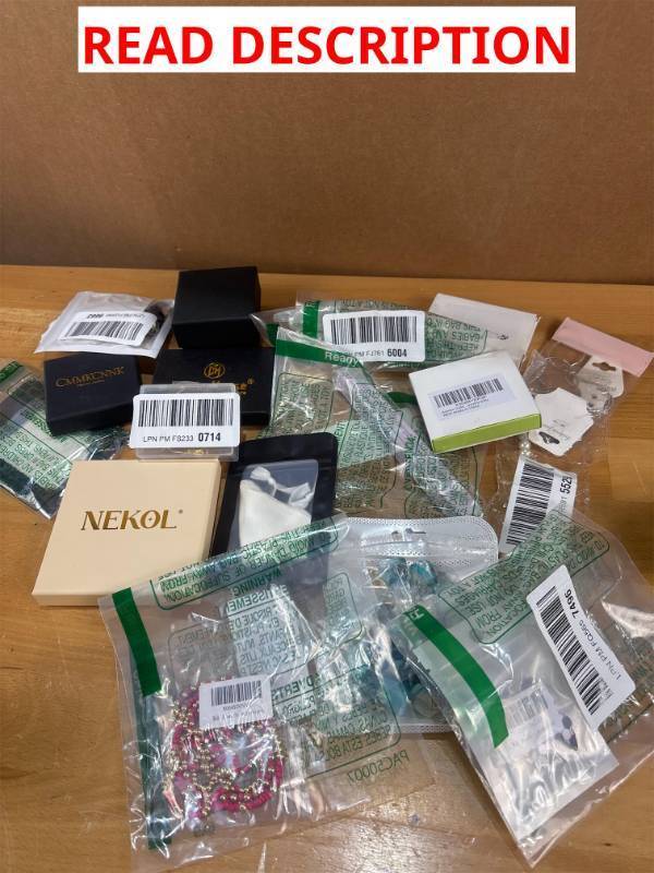 lot 1643 image: Lot of 11 Jewelry pieces and other misc items