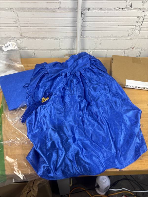 lot 2091 image: Kids Graduation Cap and Gown