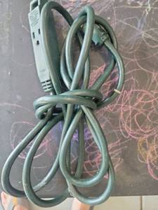 lot 6 image: Extension Cord Power Strip 3-Outlet 6 ft Green - Retail $0