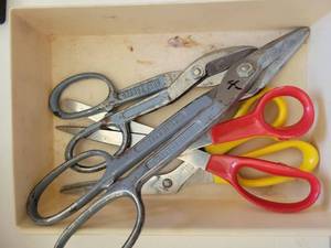 lot 29 image: Lot of 4 Scissors - Metal and Plastic Handles - Retail $0