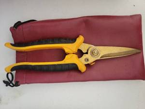 lot 34 image: Pruning Shears with Carrying Pouch Yellow Handle - Retail $0