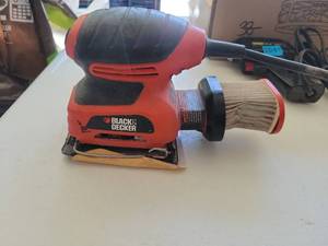 lot 42 image: Black & Decker Mouse Detail Sander 120V Model KA161 - Retail $0