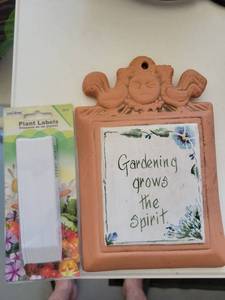 lot 44 image: Perry-Morse Plant Labels 25 Count with Decorative Garden Frame - Retail $0