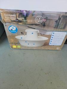 lot 46 image: Drinkwell Porcelain Avalon Pet Fountain White 70 oz - Retail $0
