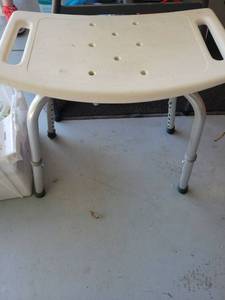 lot 51 image: Bath Seat with Handles and Drainage Holes - Retail $0