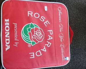 lot 55 image: Rose Parade seat cushion  - Retail $0