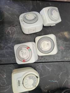 lot 59 image: Lot of 5 Intermatic Mechanical Timer Controls - Retail $0
