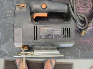 lot 64 image: Black & Decker Jig Saw Auto-Scrolling Action Variable Speed - Retail $0