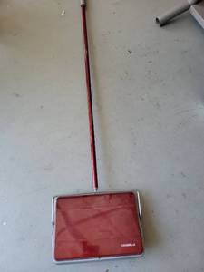 lot 88 image: Casabella Push Broom Red - Retail $0
