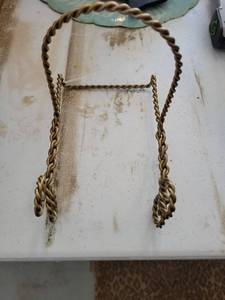 lot 131 image: Twisted Metal Wire Book or Display Stand with Scroll Detail - Retail $0
