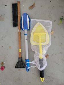 lot 139 image: Cleaning Tools Lot - 3 Pieces - Retail $0