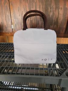 lot 166 image: Insulated Food Delivery Bag White with Brown Handles - Retail $0