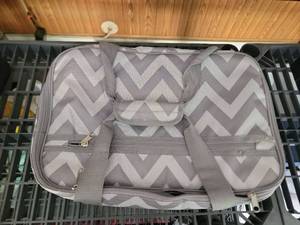 lot 167 image: homeessentials Chevron casserole carrier with Handles - Retail $0
