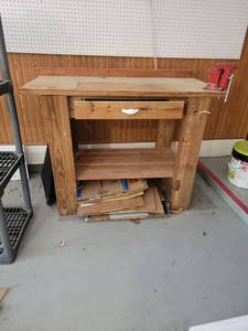 lot 178 image: Workbench, hardwood with vice and drawer, with shelf for storage. 48 in length, 24 in depth, 35 in height