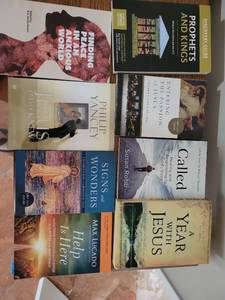 lot 192 image: Lot of 8 Books Prophets and Kings, Philip Yancey, Signed Wonders, Called, Year with Jesus