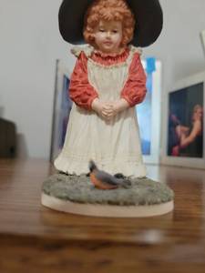 lot 202 image: Maud Humphrey A Little Robin HU347 Collectible Figurine