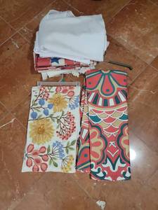 lot 215 image: 7 various size table cloths