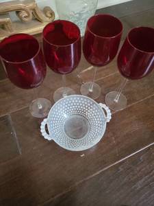 lot 231 image: 4 Red Wine Glasses and 1 White studded bowl with Handles