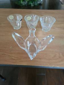 lot 239 image: Glass Candelabra with 3 glass pcs