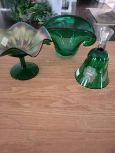 lot 246 image: Three Piece Green Glass Decorative Glassware Set