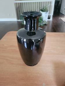lot 249 image: Black Glass Decorative Vessel