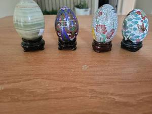 lot 256 image: Decorative Egg Figurines with Stands Assorted Lot of 4