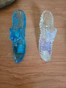 lot 260 image: Decorative Glass Shoe Figurines 2-Piece Lot Blue Clear