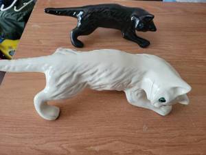 lot 267 image: Cat Figurine Lot 2 White Ceramic 1 Black Stretched Pose made to hang from the wall