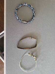 lot 284 image: Lot of 3 Beaded Bracelets with Magnetic Clasp