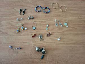lot 288 image: Lot of 14 Assorted Earrings Blue Crystal Pearl Gold Tone