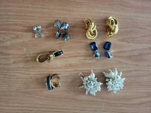 lot 294 image: Fashion Jewelry Earrings Lot 9 Pairs Mixed Styles Clip ons