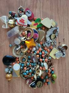 lot 301 image: Vintage Jewelry Lot Beads Charms Pendants Bracelet Components Mixed