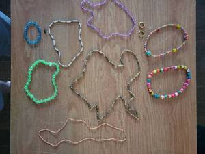 lot 306 image: Beaded Bracelet Lot 8 Pieces Assorted Colors