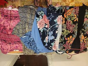lot 323 image: Lot of 5 Clothing Lot Bundle Womens Tops Cardigans Assorted Patterns Styles size XL