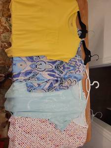 lot 328 image: Womens Clothing Lot 4 Pieces Tops Shirts Yellow Patterned Blue